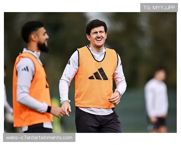 曼联后防告急无中卫可用，约罗受伤马奎尔马丁内斯停赛